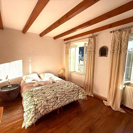 Holiday home Maison De Charme, Vue Foret,4 Chambres, Draps Et Serviettes Inclus, St-denis-margeride